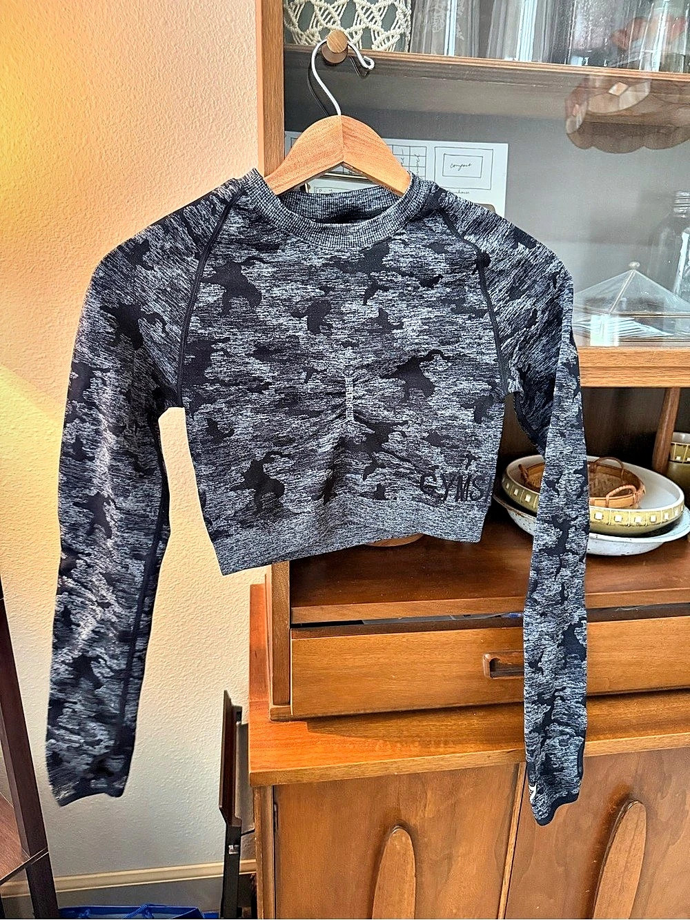 Gymshark Adapt Camo Seamless Long Sleeve Crop Top Black & Gray